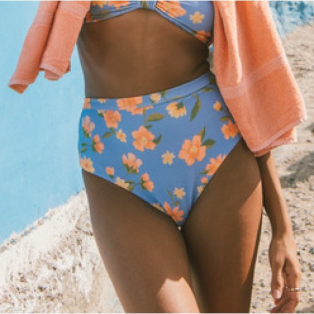 NWT Billabong Lazy Days Tan lines Hi Retro Floral Bikini Bottoms
